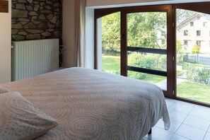 3 bedrooms, travel cot, free WiFi, bed sheets - Kom à 6, gîte for 6pers + baby in Vielsalm (Vielsalm)