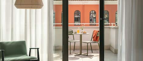 Dobbeltværelse - balkon | Skrivebord, arbejdsområde til bærbare computere, gratis Wi-Fi, sengetøj