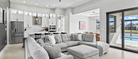 Smart TV, fireplace, books, stereo