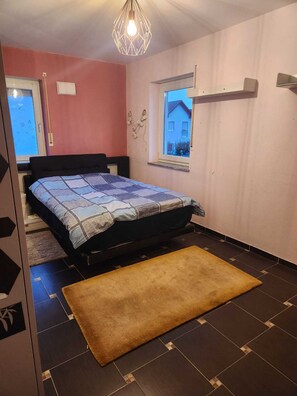 3 dormitorios, tabla de planchar con plancha, wifi gratis y ropa de cama