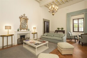 Living area - Villa Bartolini Baldelli - Authentic XV century villa with garden and pool (Toscana)