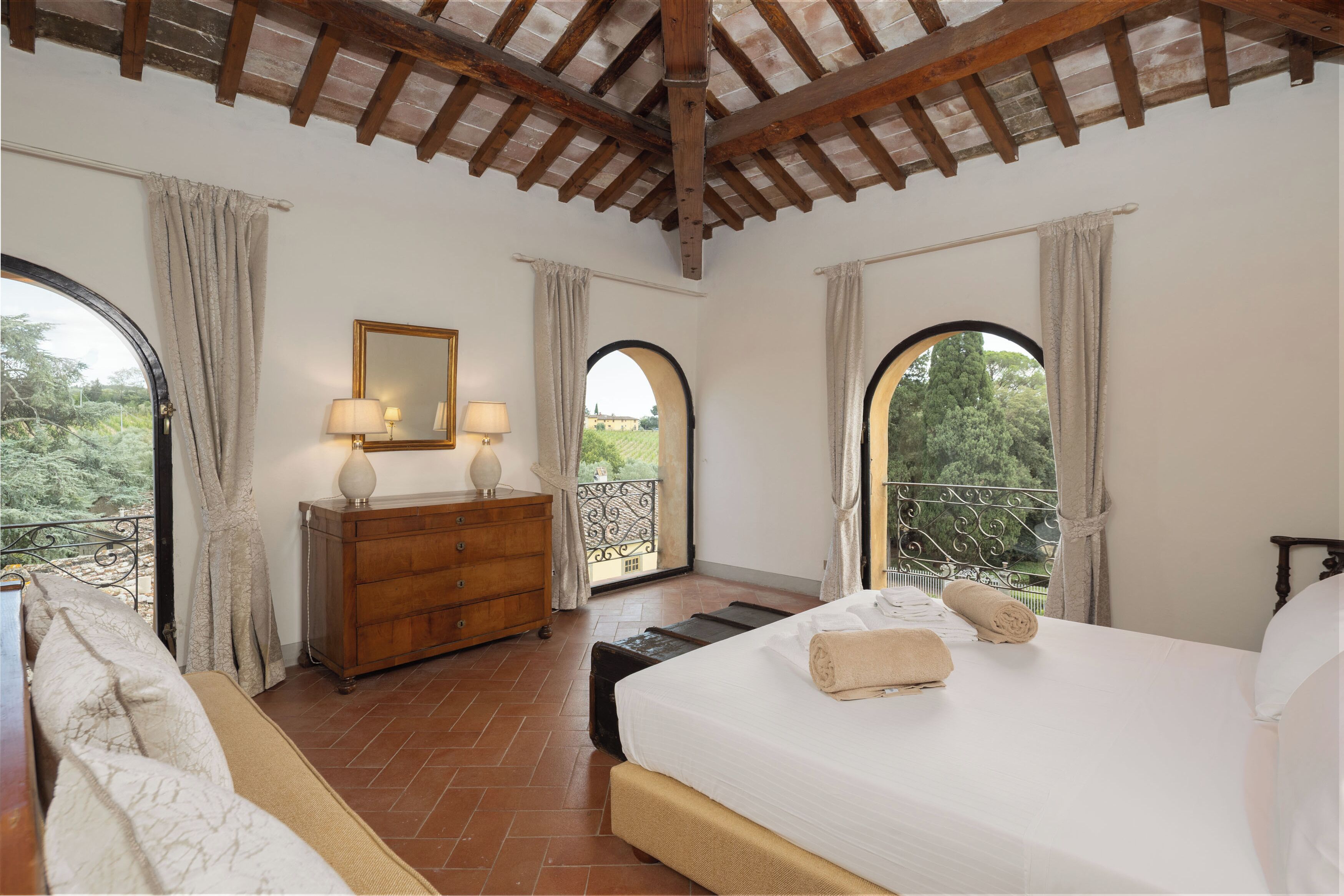 Iron/ironing board, Internet, bed sheets