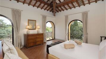 Iron/ironing board, Internet, bed sheets