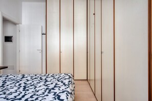Iron/ironing board - Hostmate - Milano - Gessi - Washington (Milano)