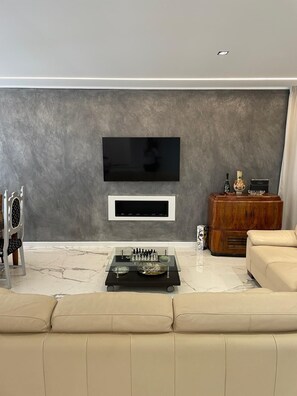 Smart TV - Villa Lux Syracuse Arenella just minutes from the most famous beach. (Syracuse)