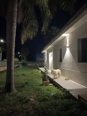 Property grounds - Villa Lux Syracuse Arenella just minutes from the most famous beach. (Syracuse)