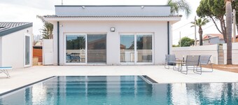 Villa Lux Syracuse Arenella just minutes from the most famous beach.