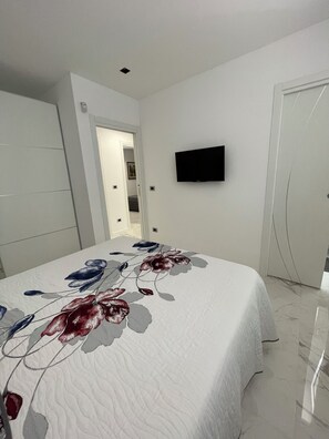 3 bedrooms, iron/ironing board, WiFi, bed sheets - Villa Lux Syracuse Arenella just minutes from the most famous beach. (Syracuse)