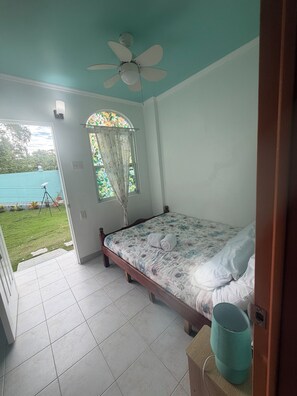 Iron/ironing board, WiFi, bed sheets - Cozy 1 Bed & Bath with Ac/Wifi/ Karaoke and free use of Kitchen amenities (San Remigio)