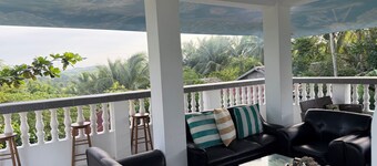 Cozy 1 Bed & Bath with Ac/Wifi/ Karaoke and free use of Kitchen amenities