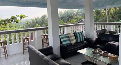 Cozy 1 Bed & Bath with Ac/Wifi/ Karaoke and free use of Kitchen amenities