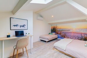 1 bedroom, iron/ironing board, WiFi, bed sheets - Lyon Est Élégance - Parking & Comfort (Meyzieu)