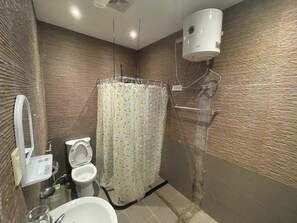 House, 3 Bedrooms, Smoking, Terrace | Bilik Mandi