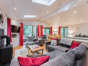Living area - Squirrels Chase - Kelling Heath Holiday Park - 18691 (Holt)