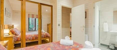 3 室のベッドルーム、客室ごとに異なる装飾、客室ごとに異なるインテリア