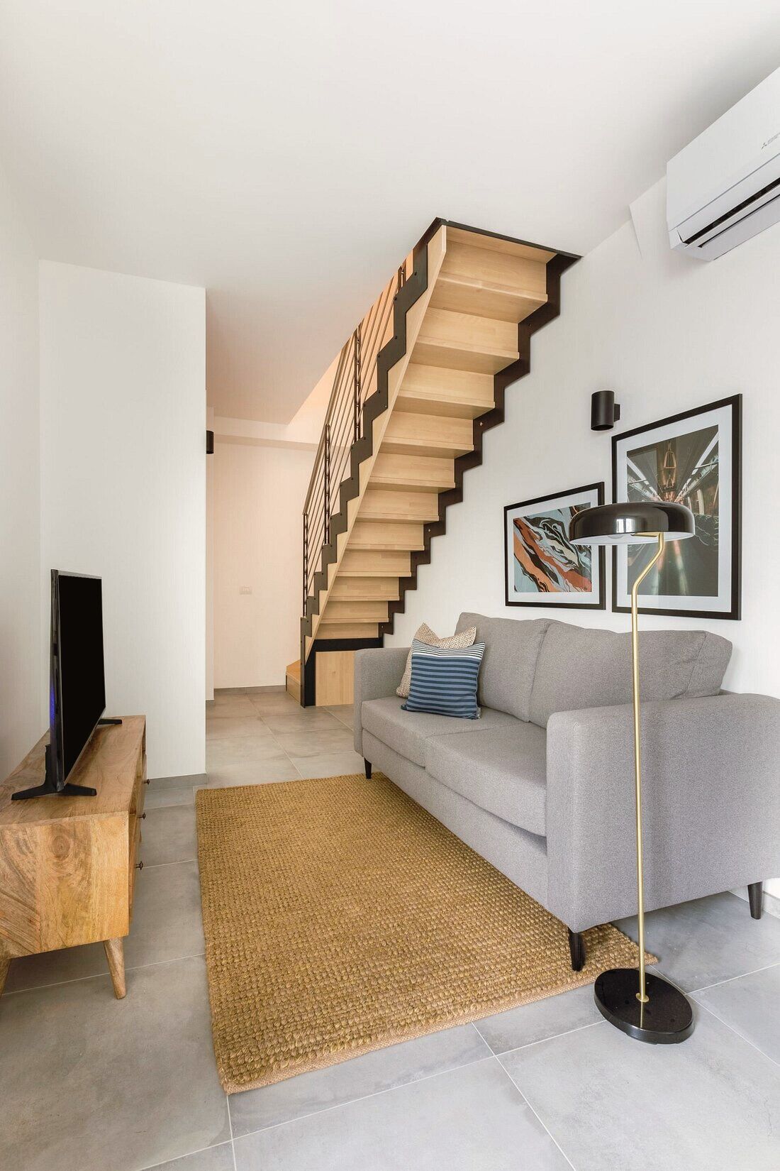 舒適公寓, 3 間臥室 | 起居區 | 43-吋 LCD 液晶電視，提供數位頻道