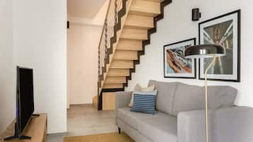 Appartement Confort, 3 chambres | Coin séjour | Télévision LCD de 43 pouces avec chaßnes numériques