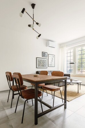 Appartement Confort, 1 chambre | Aire de séjour | Téléviseur ACL de 43 po avec télévision numérique