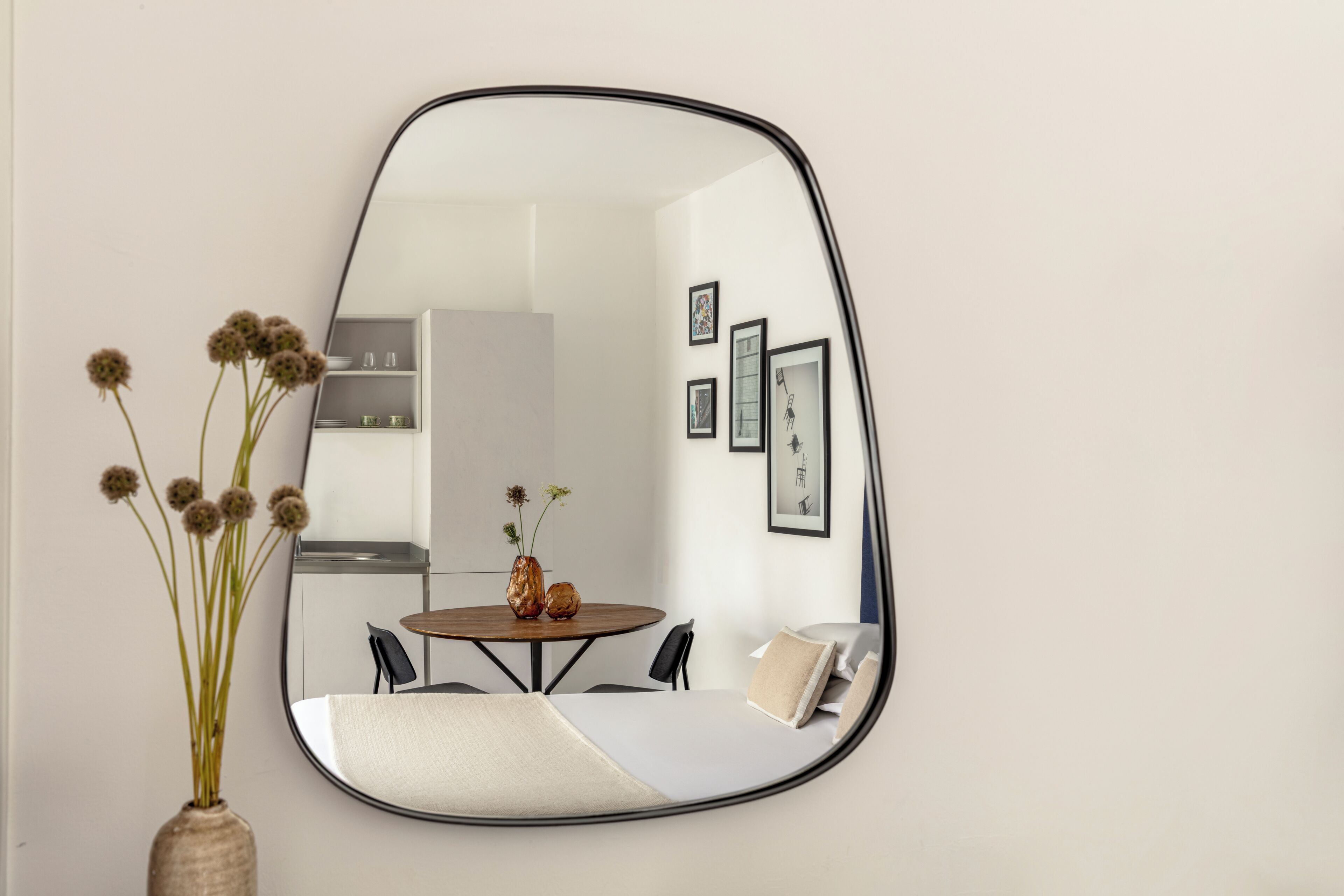 Studio | Wohnbereich | 43-Zoll-LCD-Fernseher mit Digitalempfang