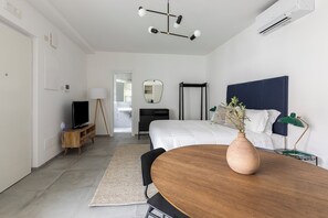 Estudio | Zona de estar | Televisión LCD de 43 pulgadas con canales digitales