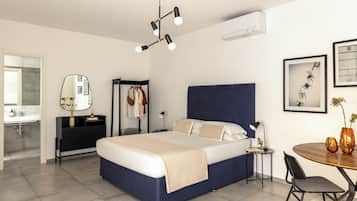 Studio | Laptop workspace, iron/ironing board, free cots/infant beds, free WiFi