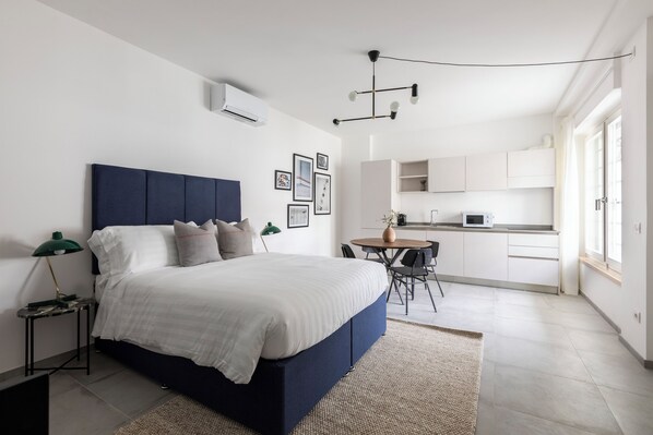 Studio | Cuisine privée | Réfrigérateur, four à micro-ondes, surface de cuisson, lave-vaisselle