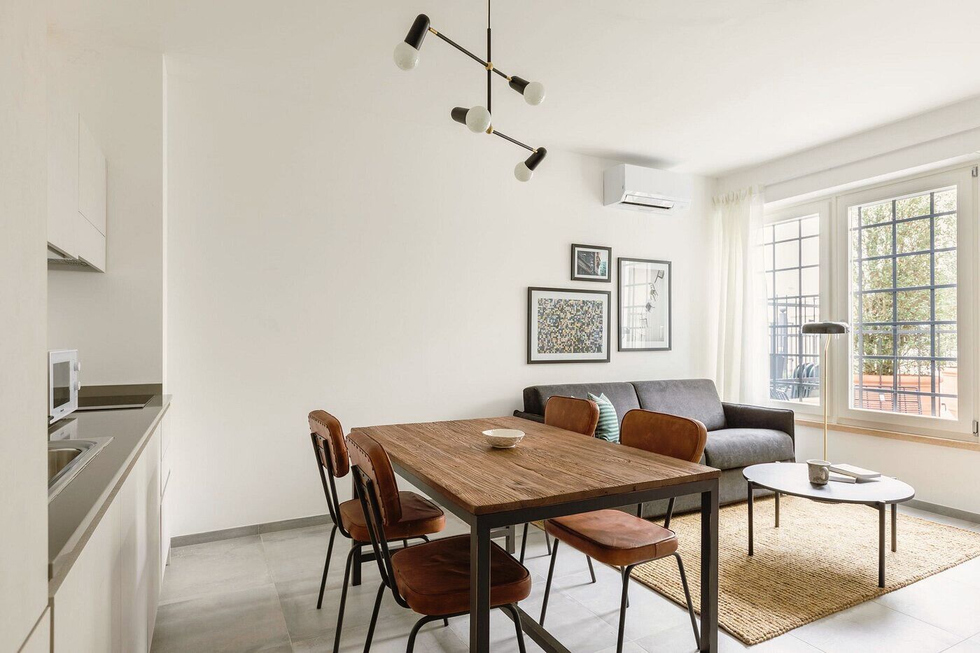 Leilighet – comfort, 2 soverom | Oppholdsområde | En 43-tommers LCD-TV med digitale kanaler