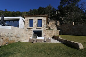 Terrace/patio - Luxury house, stunning views of the Douro River, heated pool (Ribadouro)