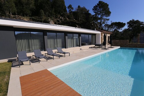 Luxury house, stunning views of the Douro River, heated pool