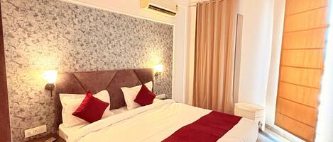 Double Room, Balcony, City View | Free WiFi
