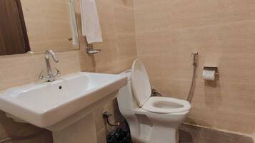 Double Room, Balcony, City View | Bathroom