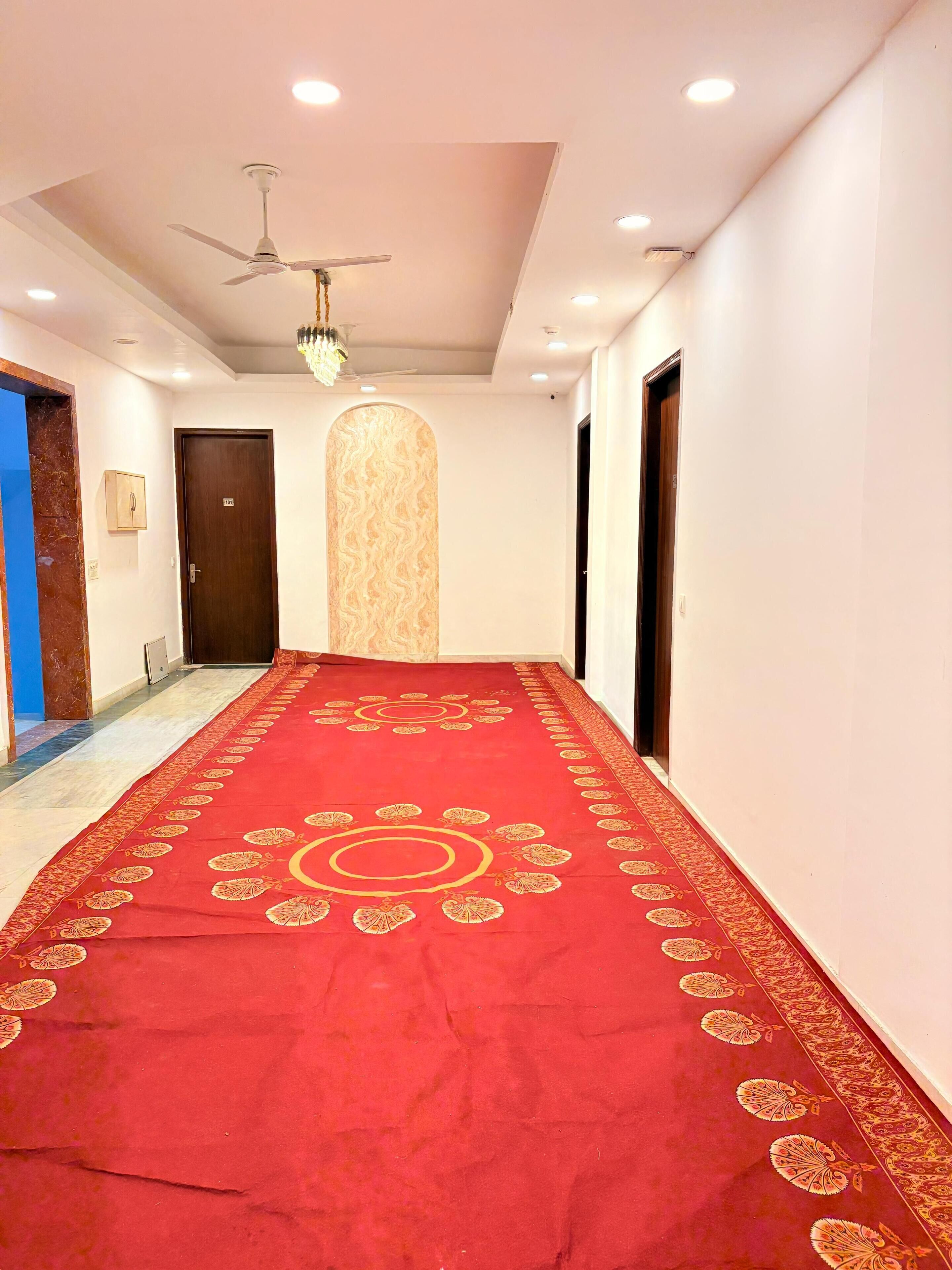 Dobbeltværelse - balkon - byudsigt | Selskabssal