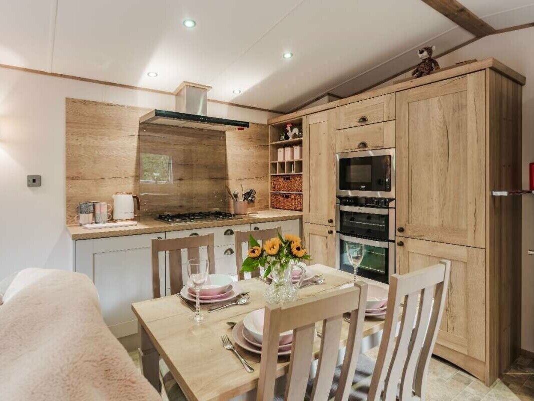 Rentaplats i utensilis de cuina, vaixella i coberteria 