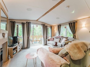 Living area - The Pines - Kelling Heath Holiday Park - 19233 (Holt)