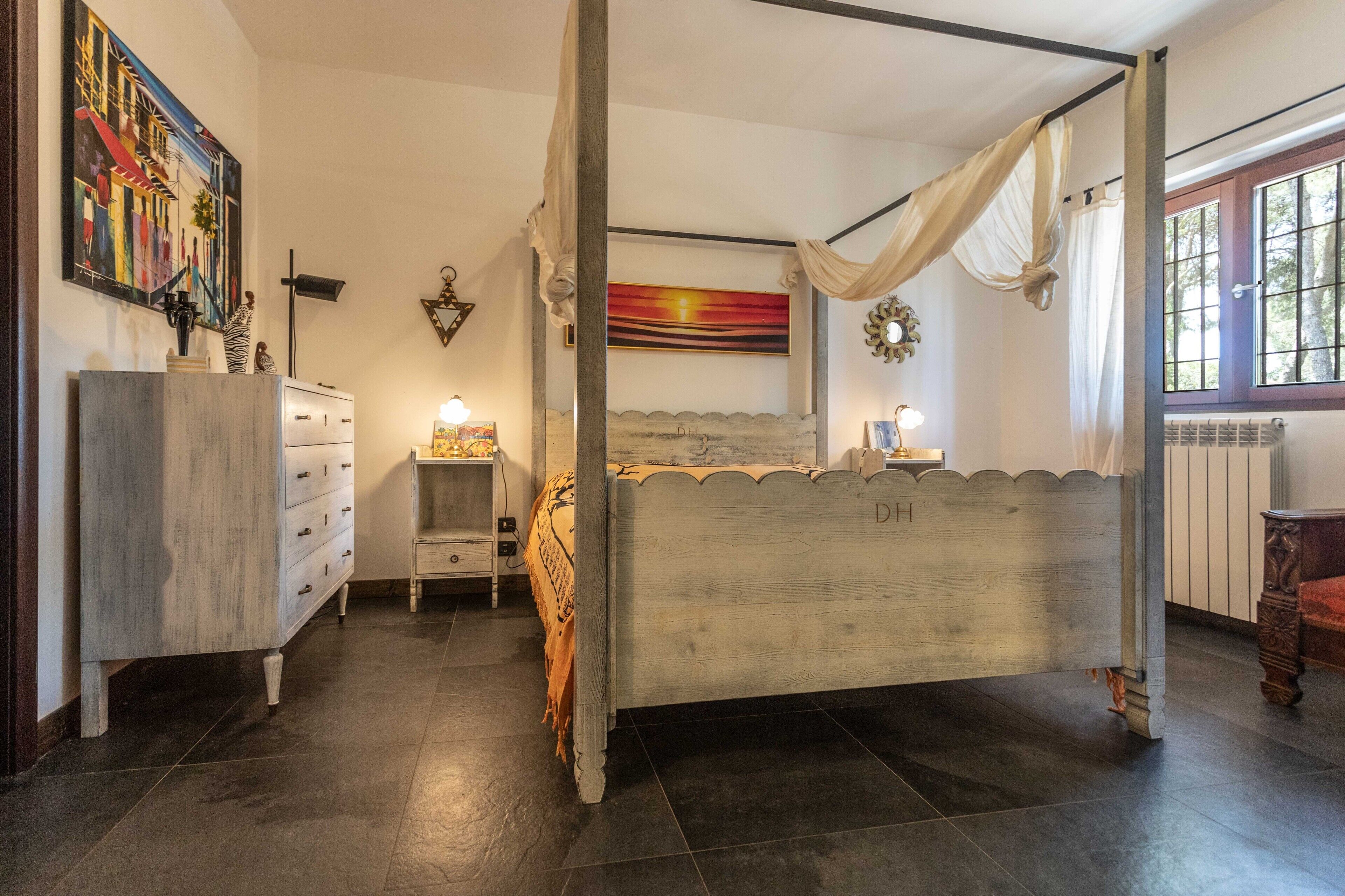 2 slaapkamers, een bureau, een strijkplank/strijkijzer, wifi