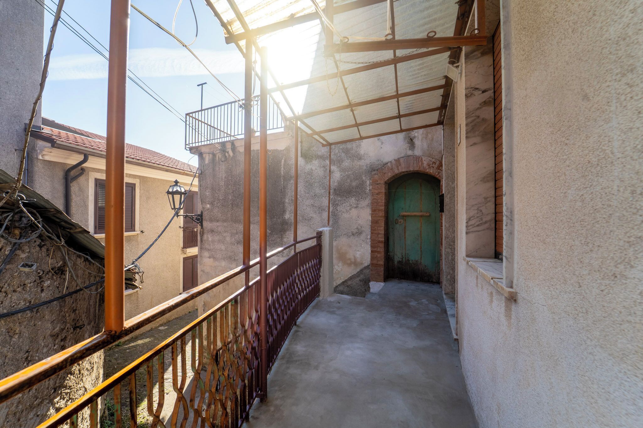 Maison, balcon | Enceinte de l’hébergement