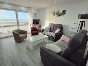 TV - Stunning Seafront T3 in Wimereux with Balcony and Wifi (Wimereux)
