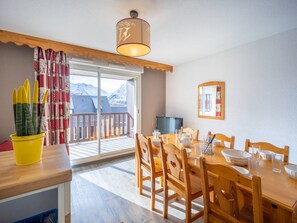 Dining - 8-Person Apartment in Peyragudes with Balcony and Pets Allowed (Peyragudes)