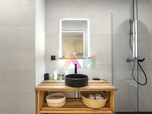 Bathroom - Elegant Garden Suite in Anse Marcel (Saint-Martin)