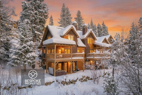 Ski in/out to Tamarack Express Chairlift, pet-friendly, AC, hot tub