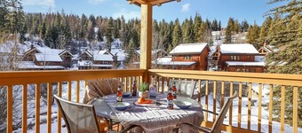 Trailside 3BR Built for Last-Chair Laps: True Ski-In/Ski-Out, Private Hot Tub, Pup Welcome