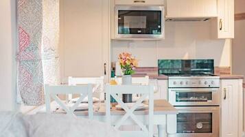 Cookware/dishes/utensils