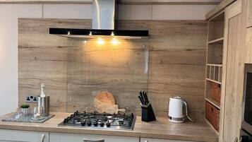 Micro-ondes, four, plaque de cuisson, lave-vaisselle