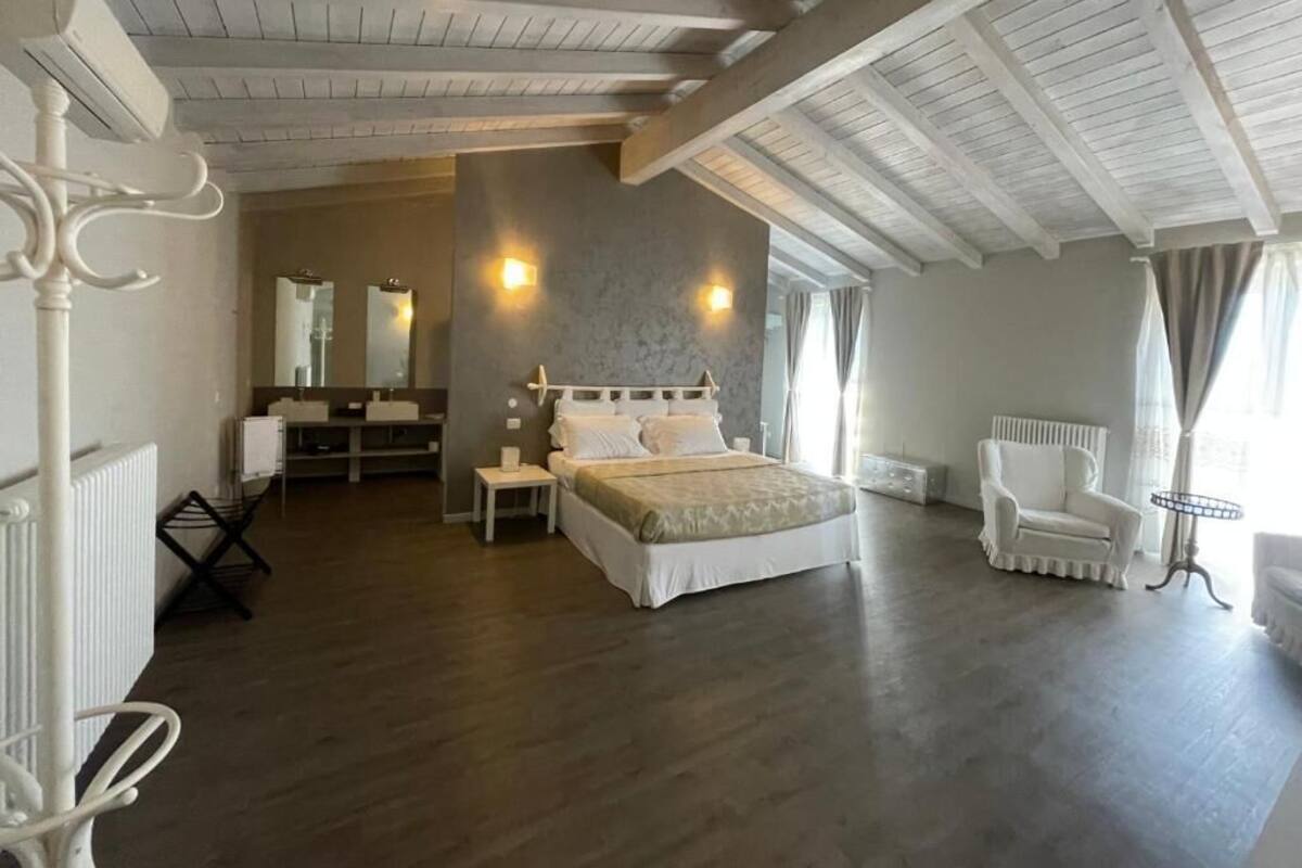 Suite, Mountain View | Soundproofing, free WiFi