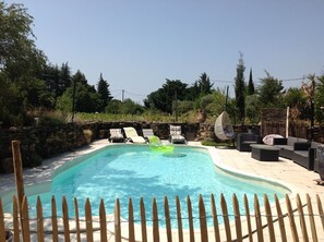 Pool - Self-contained apartment in a late 19th century Provencal mas (serignan du comtat)