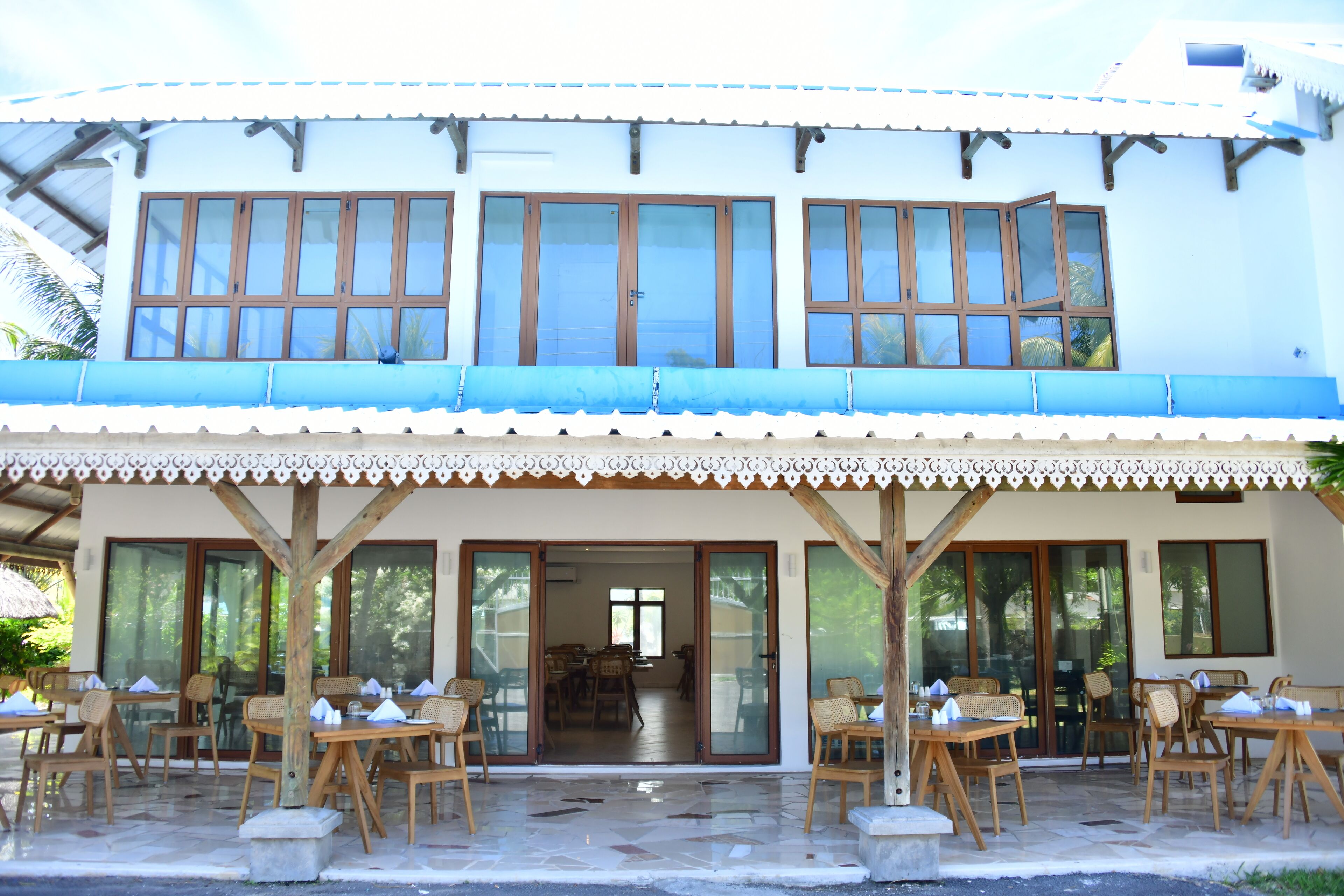 Breakfast, lunch, dinner served; international cuisine, garden views 