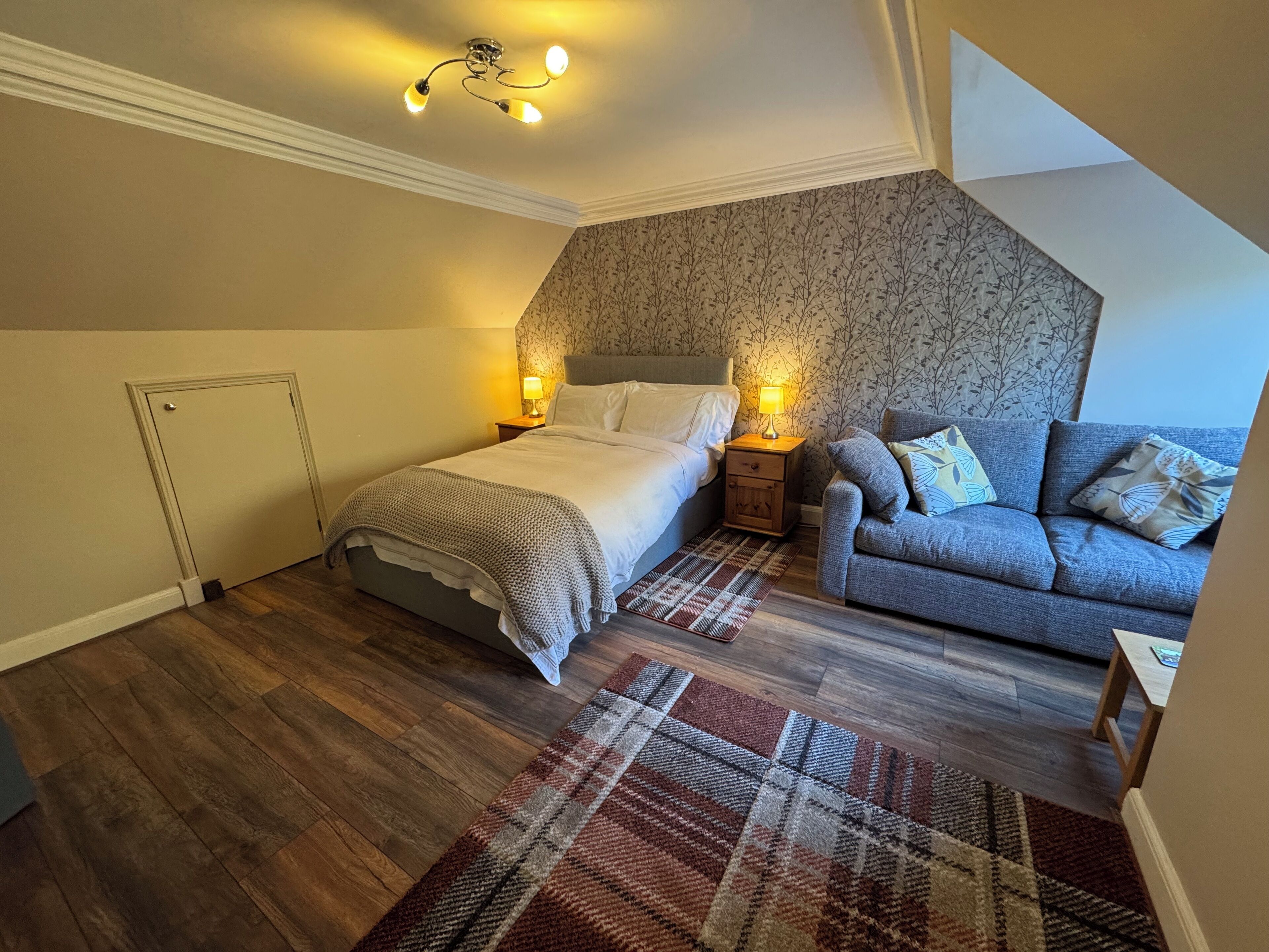 Double Room, Private Bathroom (Skye) | Egyptian cotton sheets, premium bedding, pillowtop beds