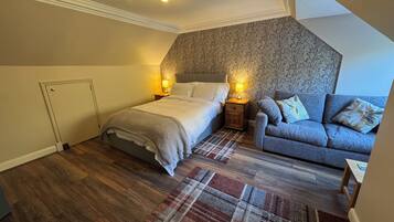 Double Room, Private Bathroom (Skye) | Egyptian cotton sheets, premium bedding, pillowtop beds
