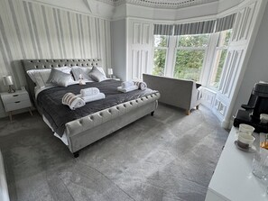 Double Room, Ensuite (Mull) | Egyptian cotton sheets, premium bedding, pillowtop beds - Crannaig House (Stirling)