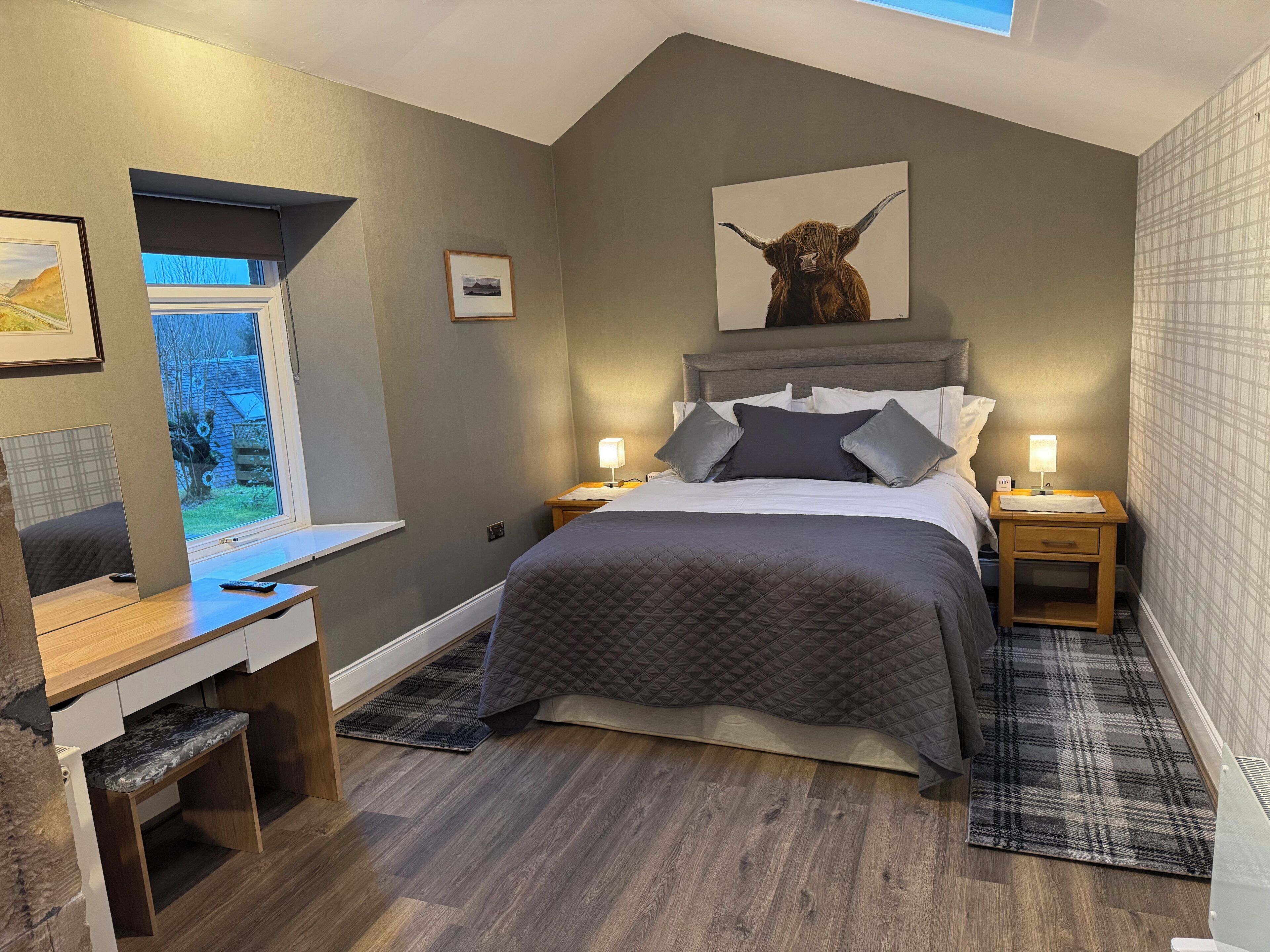 Double Room, Ensuite (Jura) | Egyptian cotton sheets, premium bedding, pillowtop beds